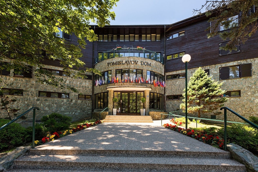 Hotel Tomislavov Dom — Hotel building in Zagreb, Zagreb (city)