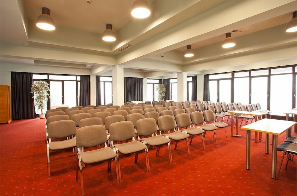 Hotel Tomislavov Dom — Hotel building in Zagreb, Zagreb (city)