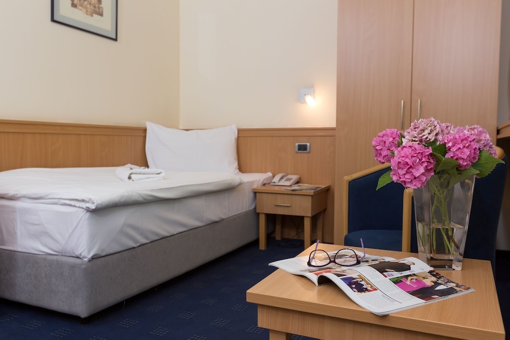Hotel Tomislavov Dom — Hotel rooms in Zagreb, Zagreb (city)