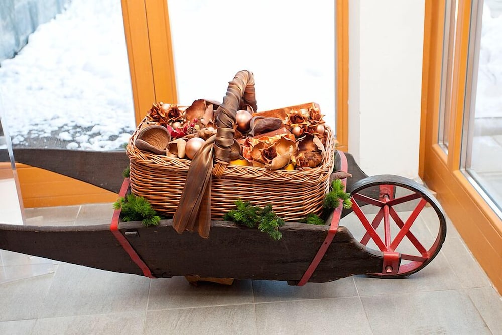 Aparthotel Snjezna Kraljica — Restaurant & bars in Zagreb, Zagreb (city)