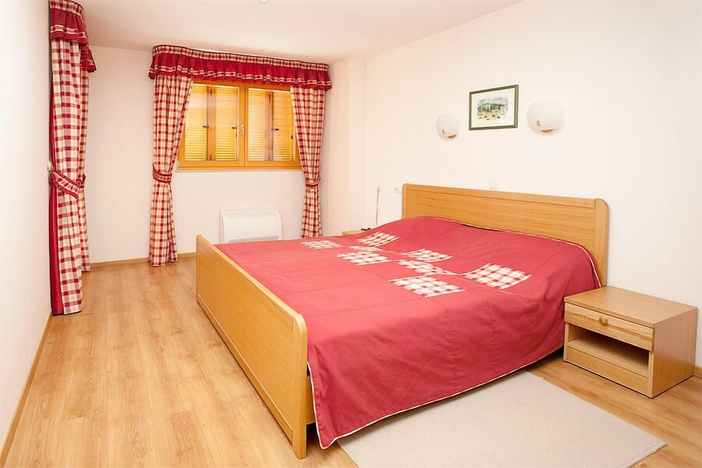 Aparthotel Snjezna Kraljica — Hotel rooms in Zagreb, Zagreb (city)