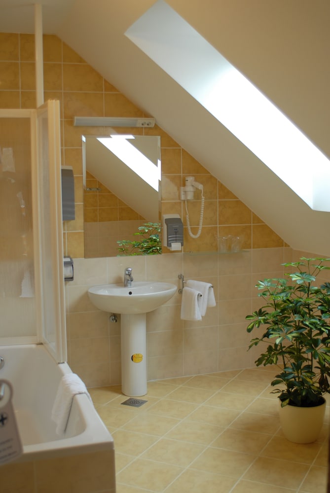 Aparthotel Snjezna Kraljica — Hotel rooms in Zagreb, Zagreb (city)