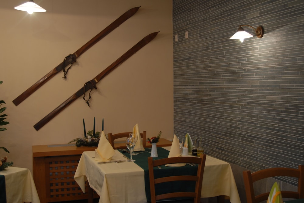 Aparthotel Snjezna Kraljica — Restaurant & bars in Zagreb, Zagreb (city)