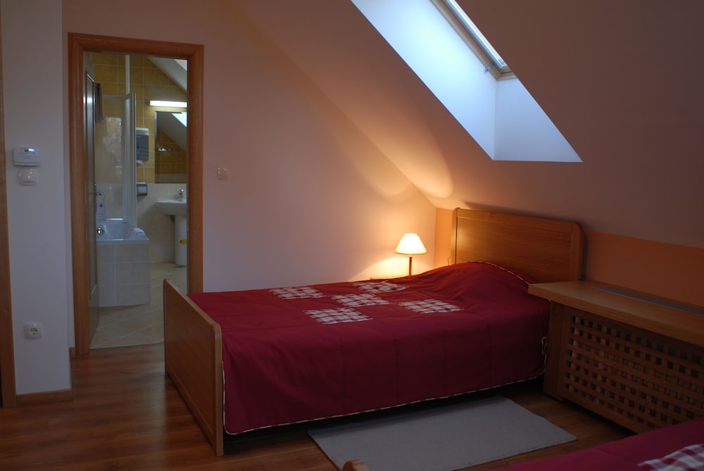 Aparthotel Snjezna Kraljica — Hotel rooms in Zagreb, Zagreb (city)