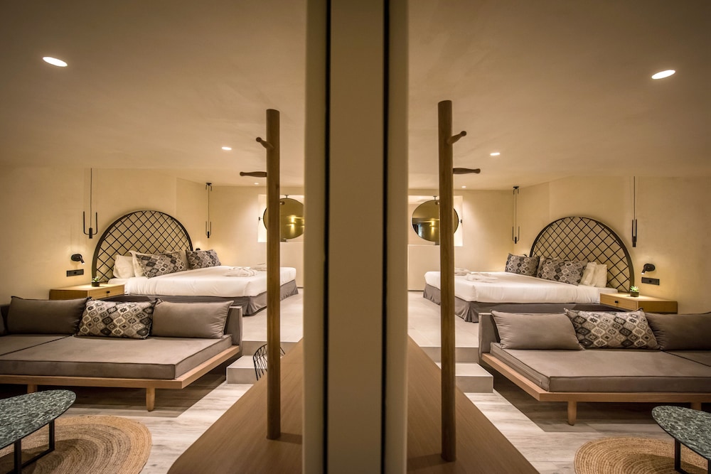 Petousis Hotel & Suites — Hotel rooms in Gazi