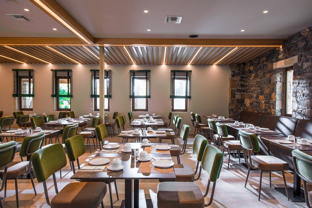 Petousis Hotel & Suites — Restaurant & bars in Gazi
