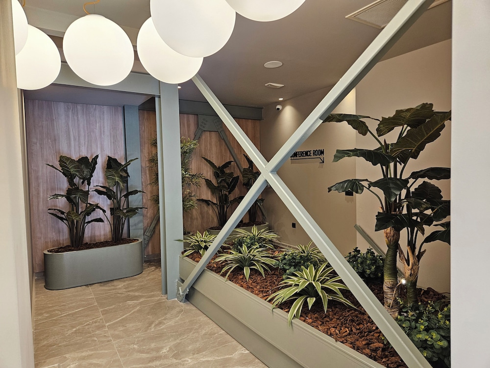 Petousis Hotel & Suites — Hotel building in Gazi