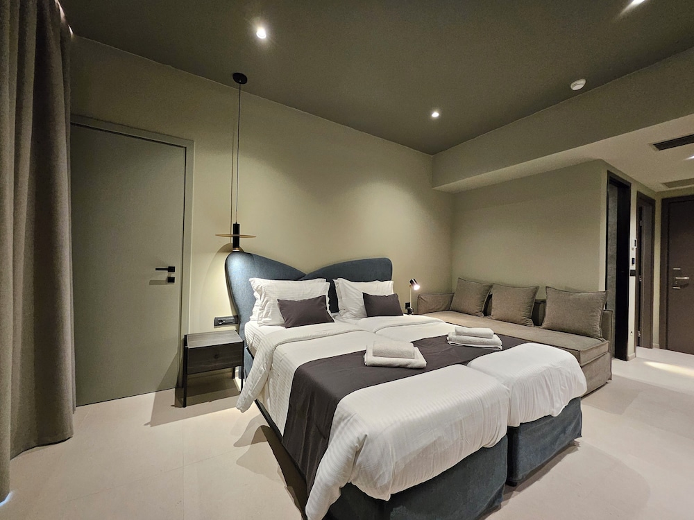 Petousis Hotel & Suites — Hotel rooms in Gazi
