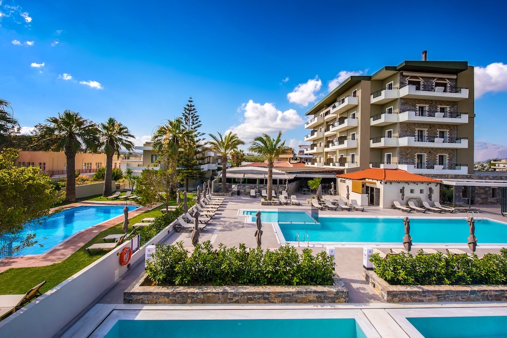 Petousis Hotel & Suites — Main photo in Gazi