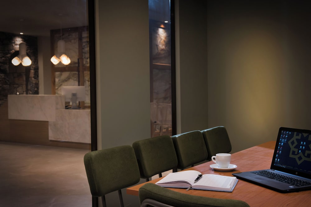 Petousis Hotel & Suites — Restaurant & bars in Gazi
