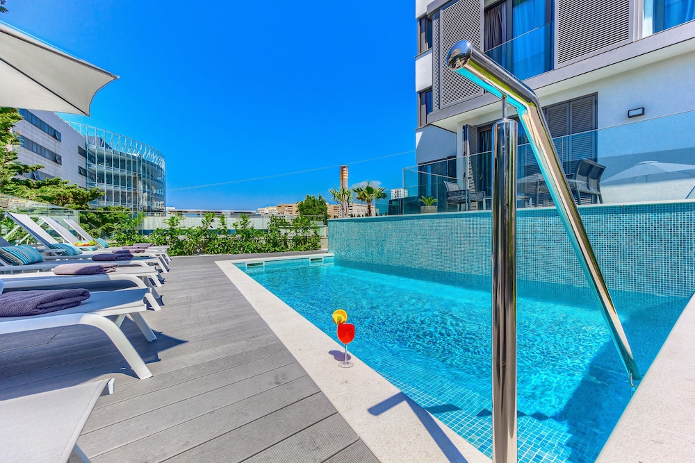 Bel Residence — Swimming pool in Split, Split-Dalmatia