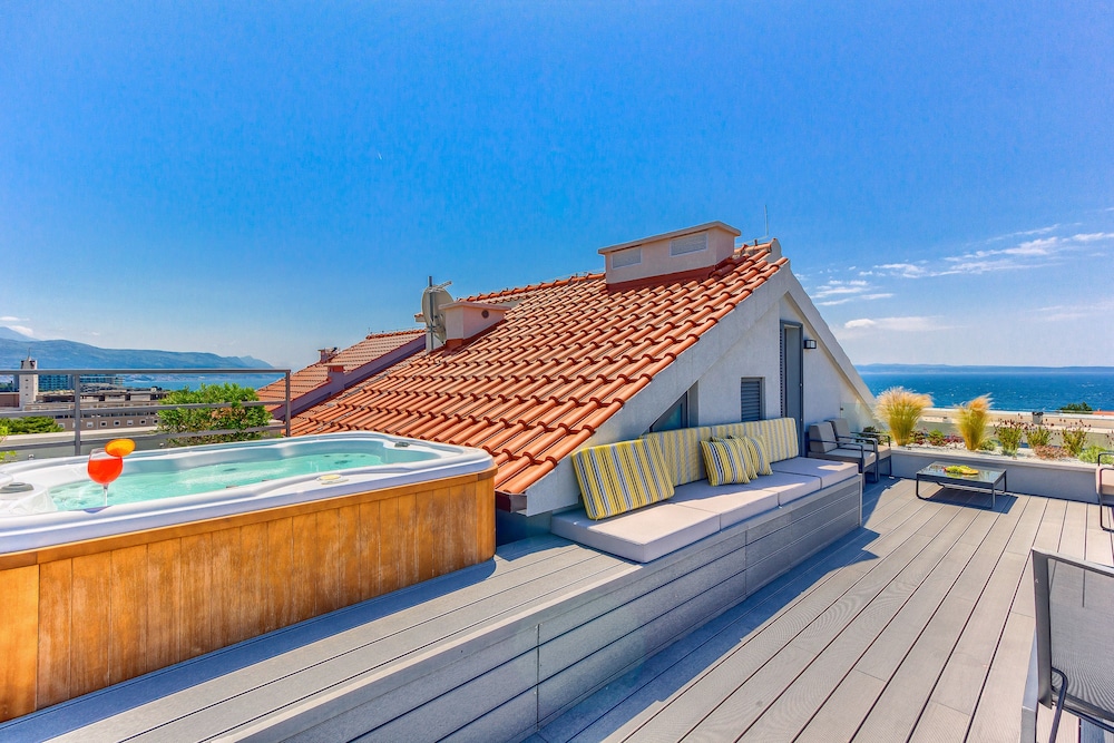 Bel Residence — Swimming pool in Split, Split-Dalmatia