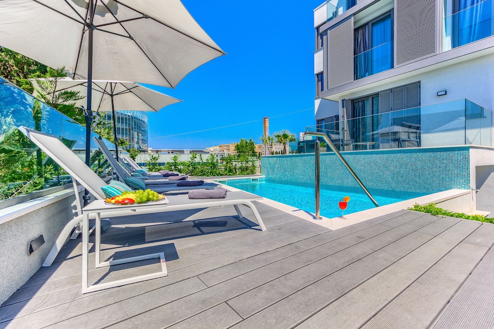 Bel Residence — Swimming pool in Split, Split-Dalmatia