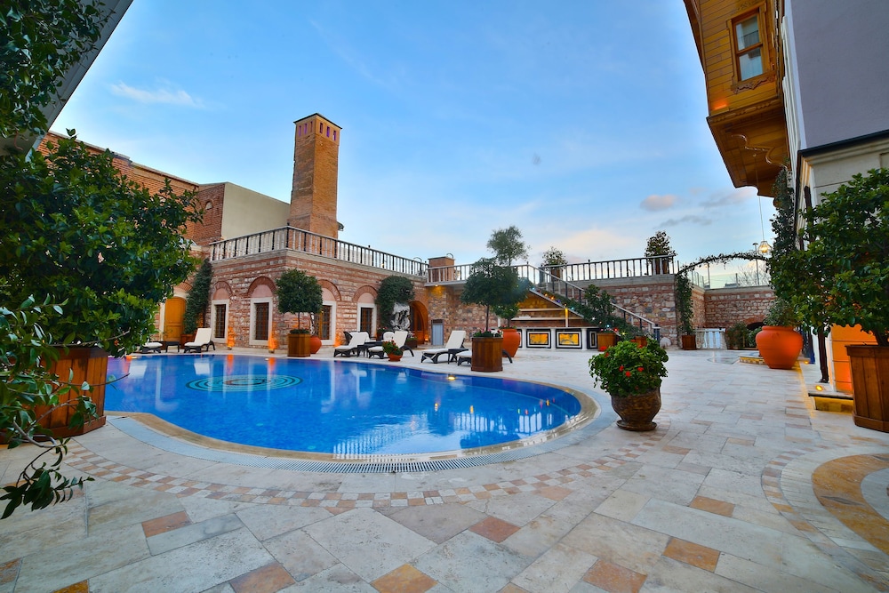 Seven Hills Palace & Spa — Swimming pool in Istanbul, Istanbul