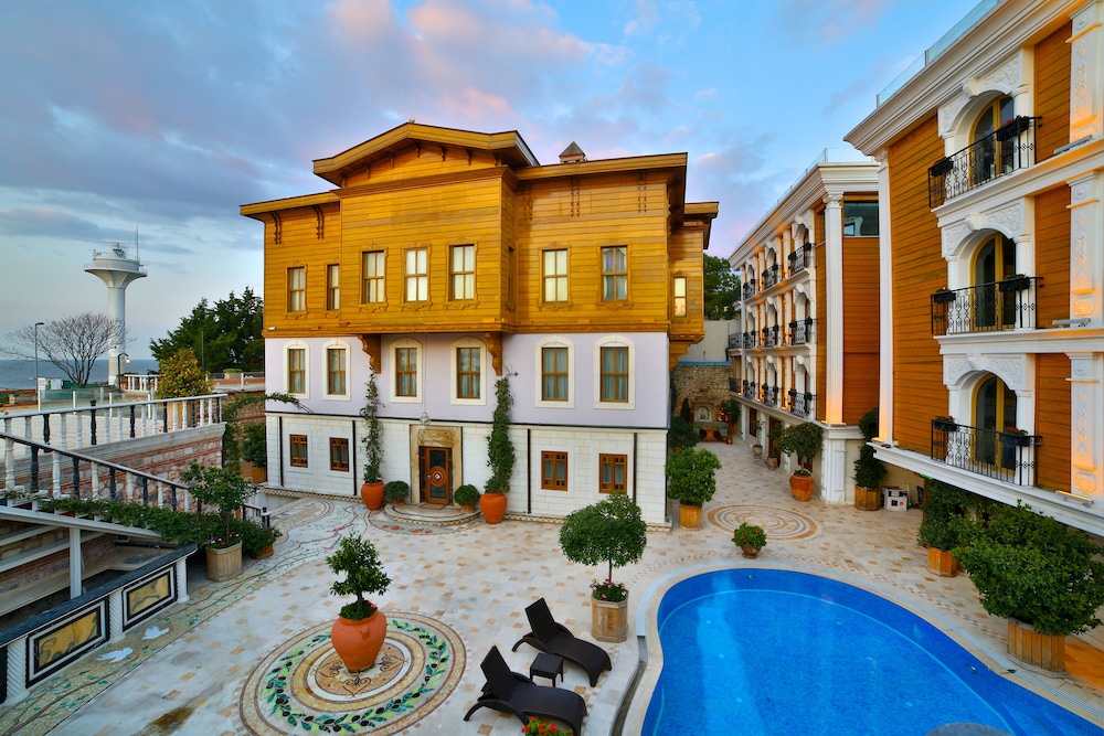 Seven Hills Palace & Spa — Hotel building in Istanbul, Istanbul