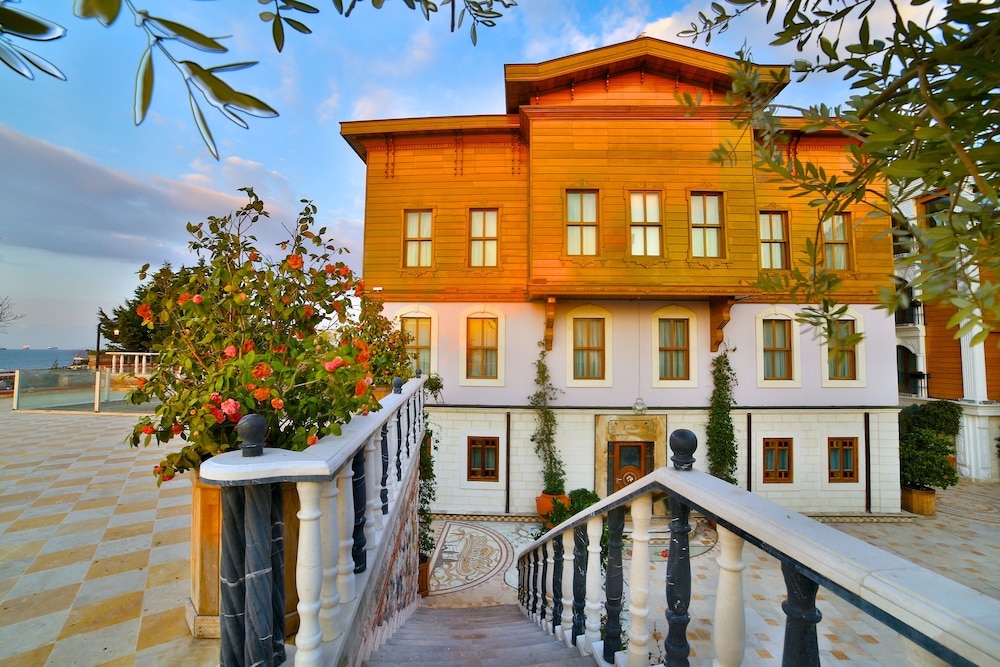 Seven Hills Palace & Spa — Hotel building in Istanbul, Istanbul