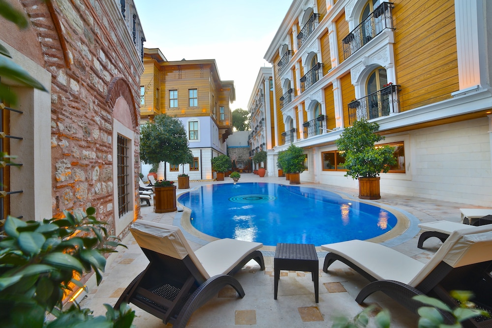 Seven Hills Palace & Spa — Swimming pool in Istanbul, Istanbul