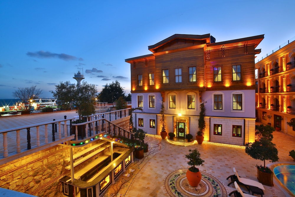 Seven Hills Palace & Spa — Hotel building in Istanbul, Istanbul