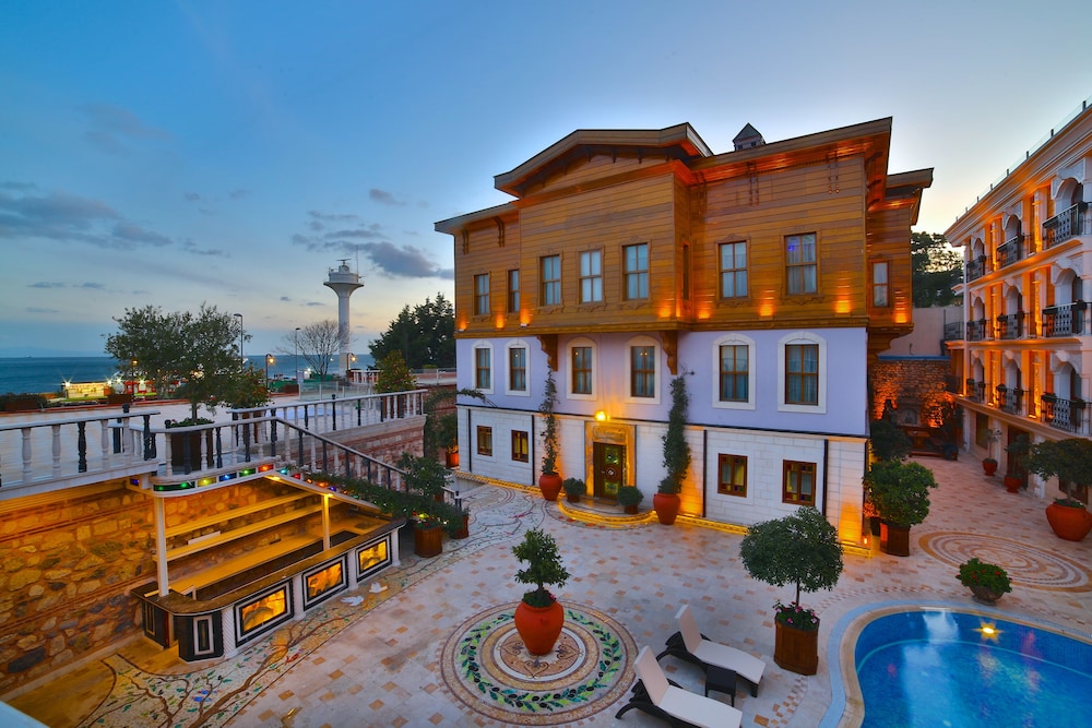 Seven Hills Palace & Spa — Hotel building in Istanbul, Istanbul