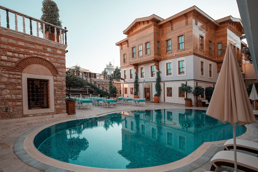 Seven Hills Palace & Spa — Swimming pool in Istanbul, Istanbul