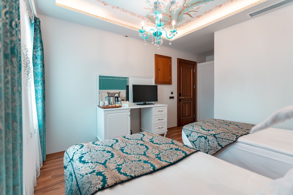 Seven Hills Palace & Spa — Hotel rooms in Istanbul, Istanbul