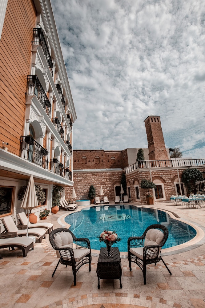 Seven Hills Palace & Spa — Swimming pool in Istanbul, Istanbul
