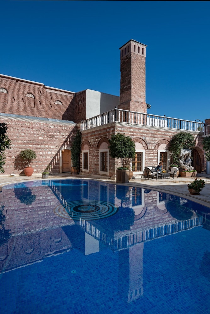 Seven Hills Palace & Spa — Swimming pool in Istanbul, Istanbul