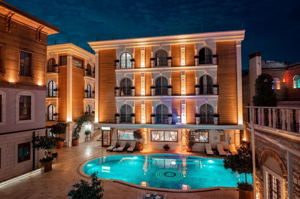 Seven Hills Palace & Spa — Hotel building in Istanbul, Istanbul