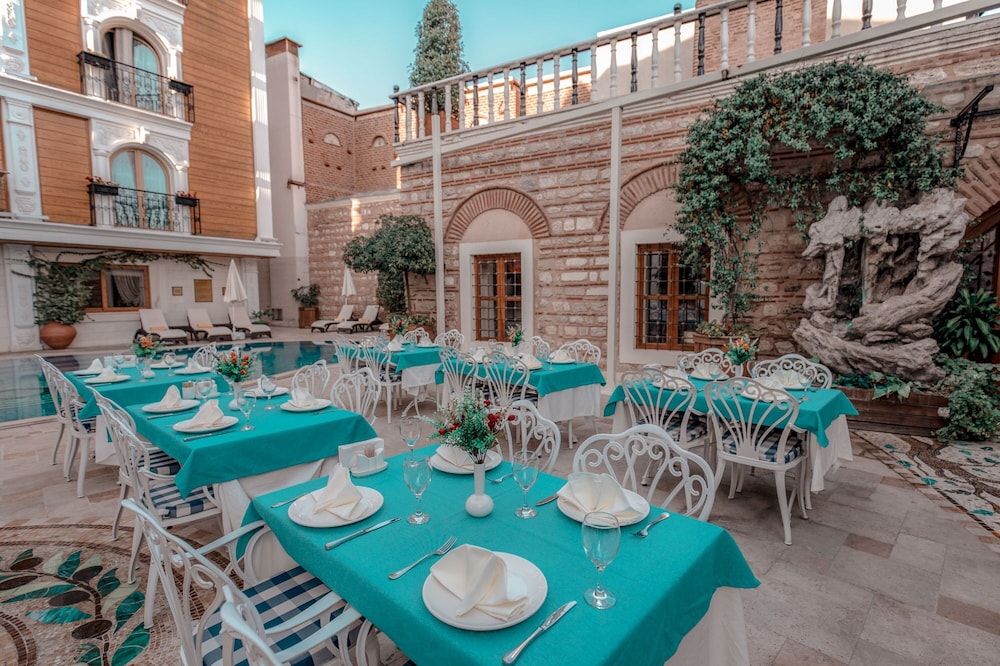 Seven Hills Palace & Spa — Restaurant & bars in Istanbul, Istanbul