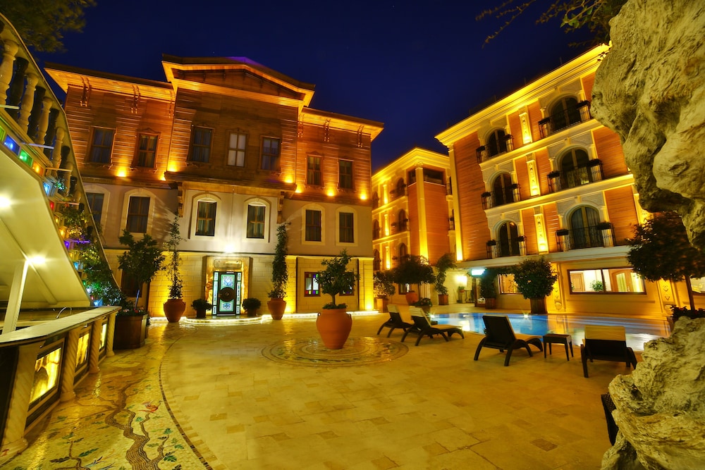 Seven Hills Palace & Spa — Hotel building in Istanbul, Istanbul