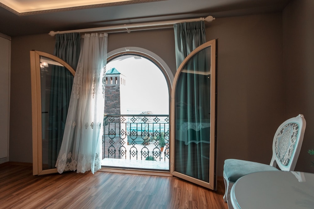 Seven Hills Palace & Spa — Hotel rooms in Istanbul, Istanbul