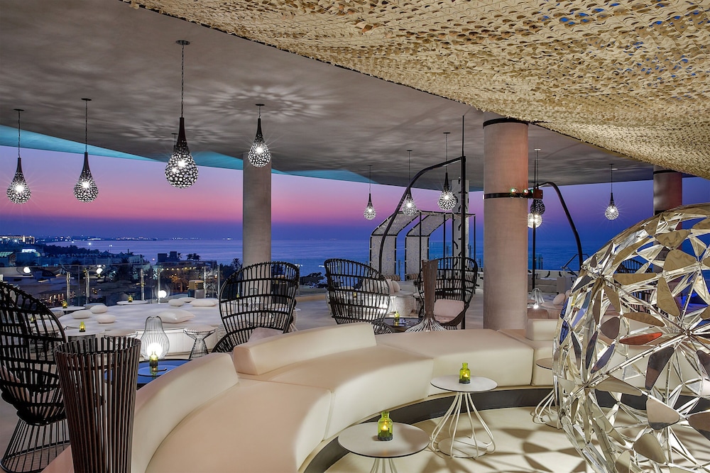 W Muscat — Restaurant & bars in Muscat, Muscat