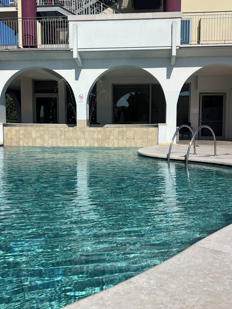 Hotel Rivus — Swimming pool in Peschiera del Garda, Veneto