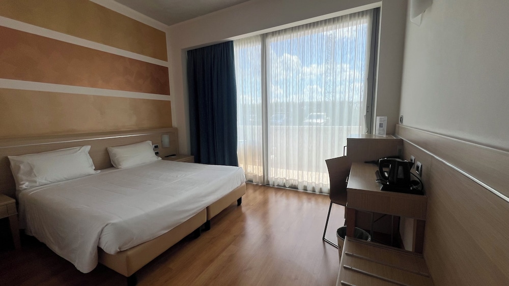 Hotel Rivus — Hotel rooms in Peschiera del Garda, Veneto