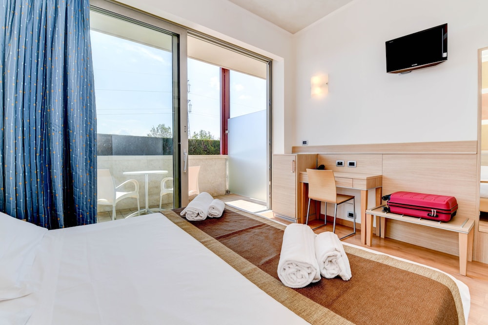 Hotel Rivus — Hotel rooms in Peschiera del Garda, Veneto