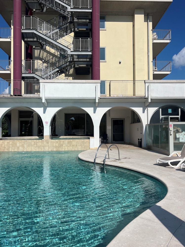 Hotel Rivus — Swimming pool in Peschiera del Garda, Veneto