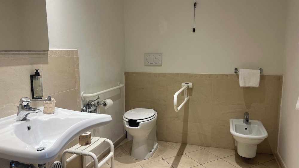 Hotel Rivus — Hotel rooms in Peschiera del Garda, Veneto