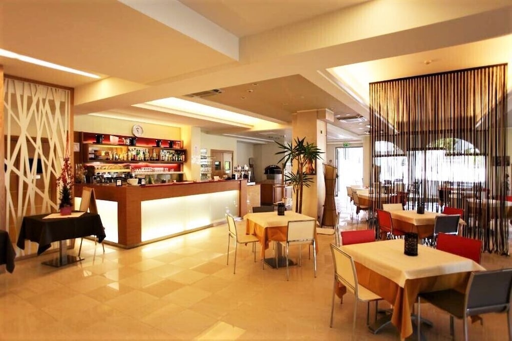 Hotel Rivus — Restaurant & bars in Peschiera del Garda, Veneto