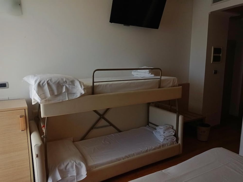 Hotel Rivus — Hotel rooms in Peschiera del Garda, Veneto