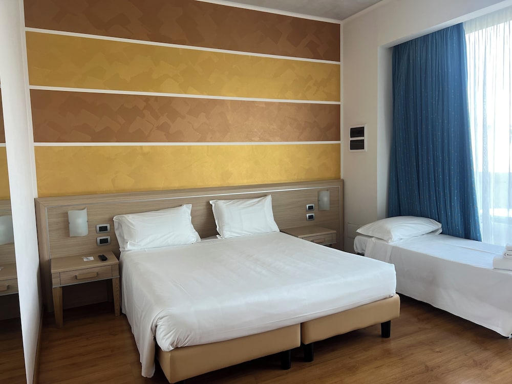 Hotel Rivus — Hotel rooms in Peschiera del Garda, Veneto