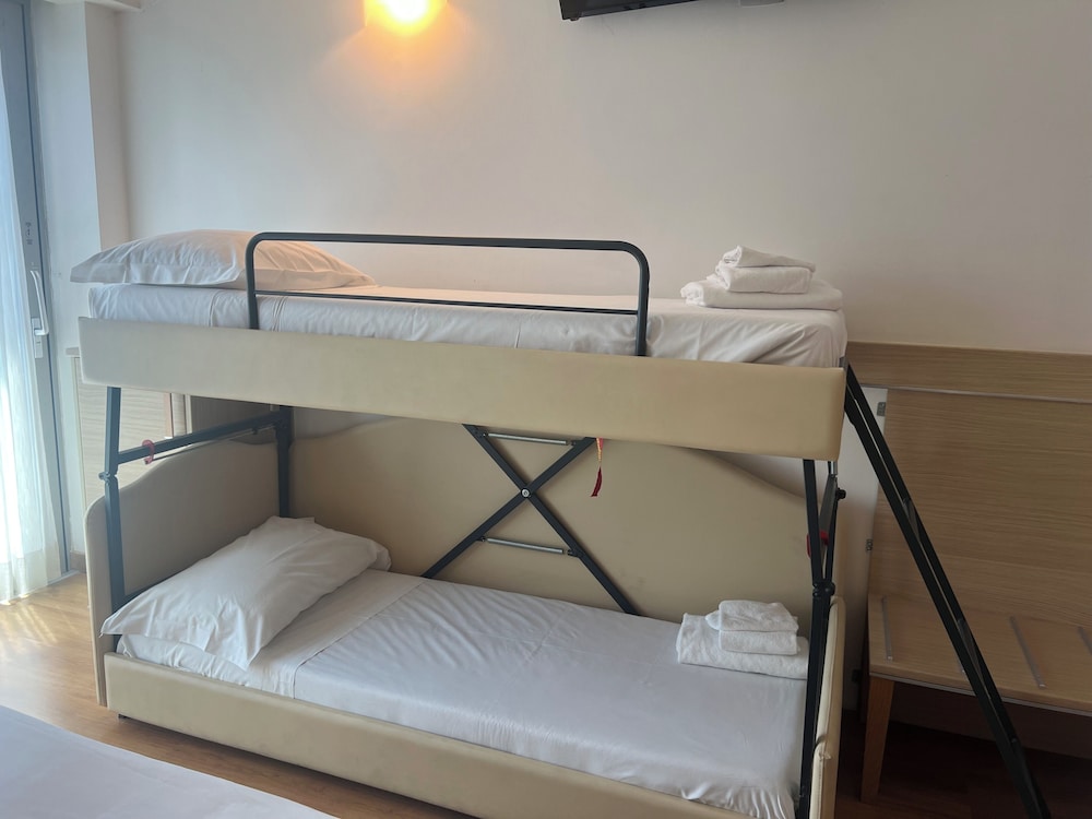 Hotel Rivus — Hotel rooms in Peschiera del Garda, Veneto