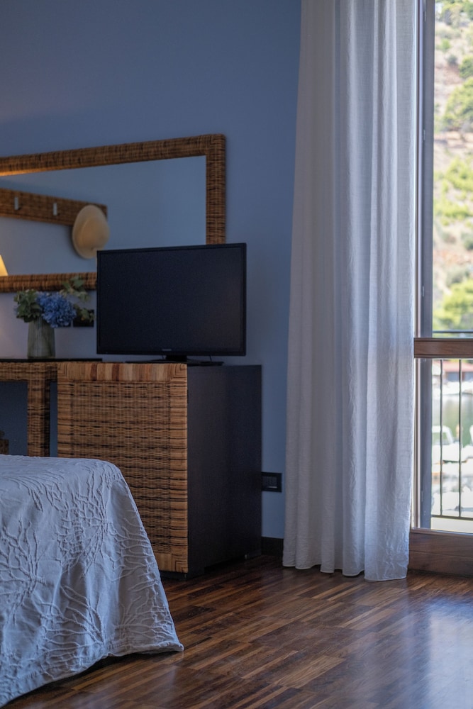 Cetarium Hotel — Hotel rooms in Castellammare del Golfo, Sicily