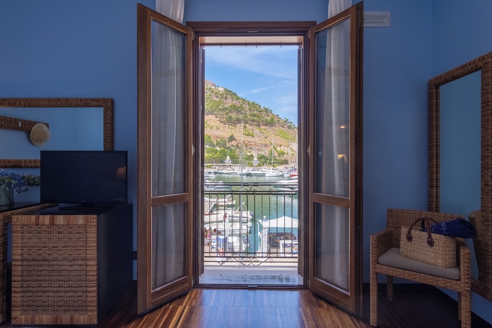 Cetarium Hotel — Hotel rooms in Castellammare del Golfo, Sicily