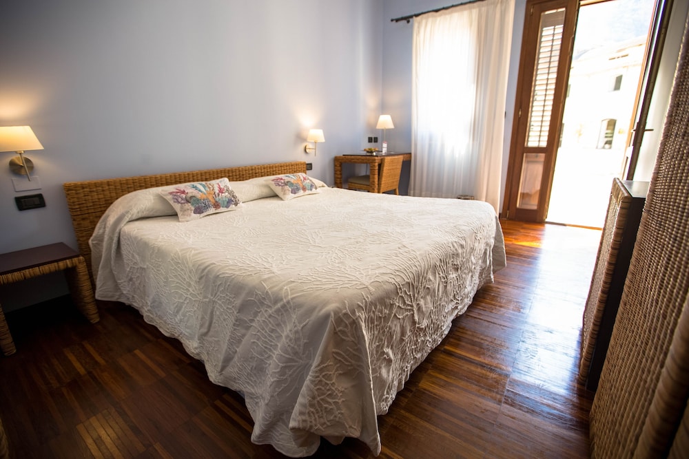 Cetarium Hotel — Hotel rooms in Castellammare del Golfo, Sicily