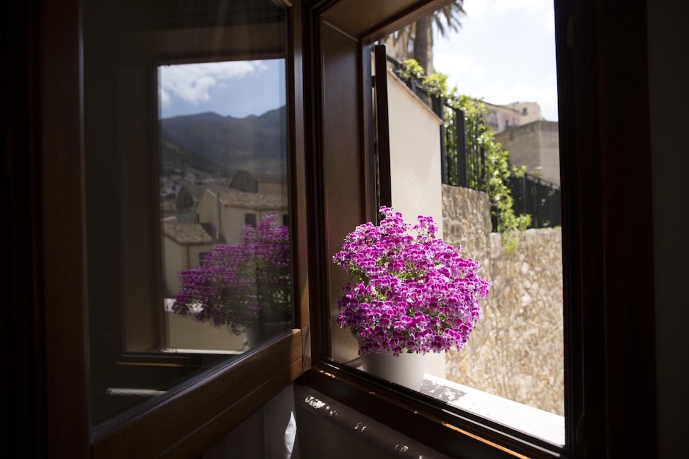 Cetarium Hotel — Hotel rooms in Castellammare del Golfo, Sicily