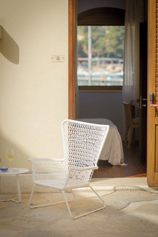Cetarium Hotel — Hotel rooms in Castellammare del Golfo, Sicily