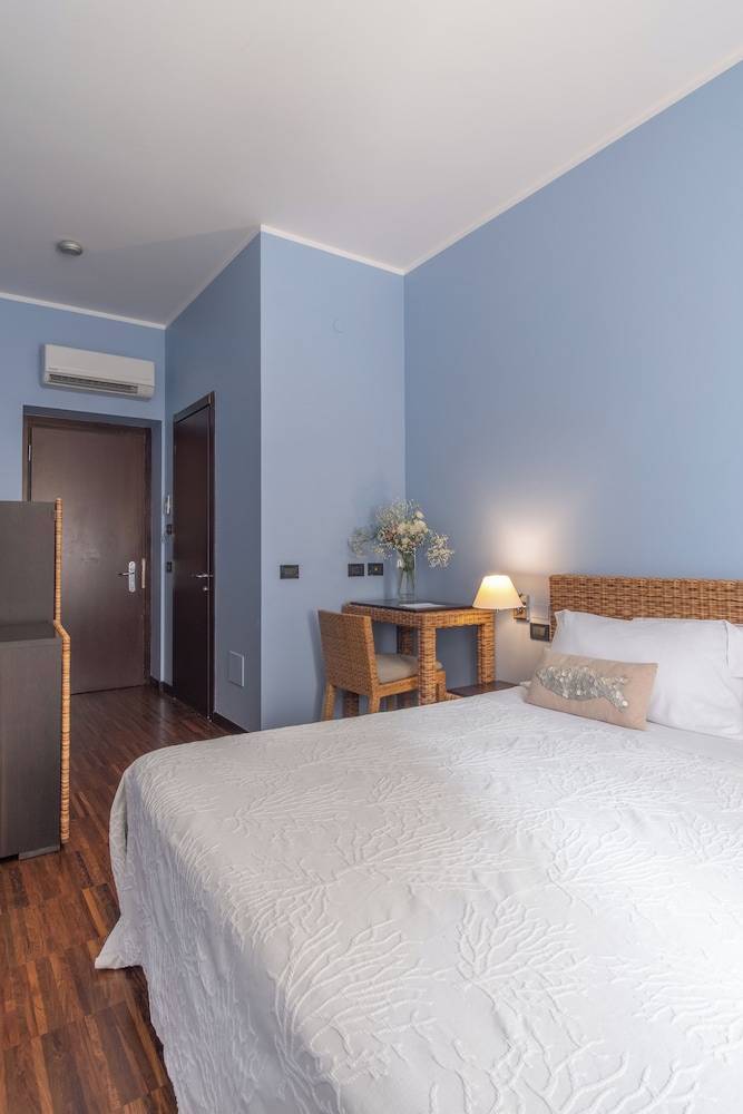 Cetarium Hotel — Hotel rooms in Castellammare del Golfo, Sicily