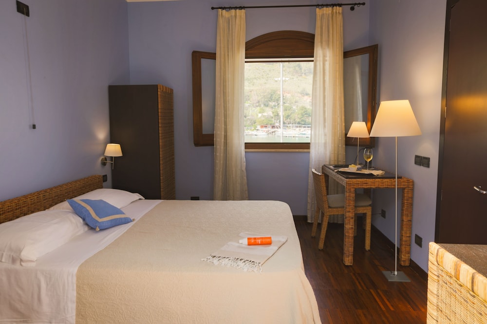 Cetarium Hotel — Hotel rooms in Castellammare del Golfo, Sicily