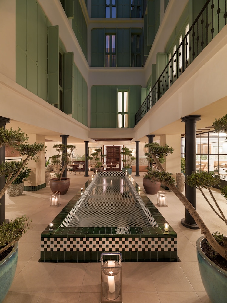 H10 Casa de la Plata — Hotel building in Seville, Andalusia