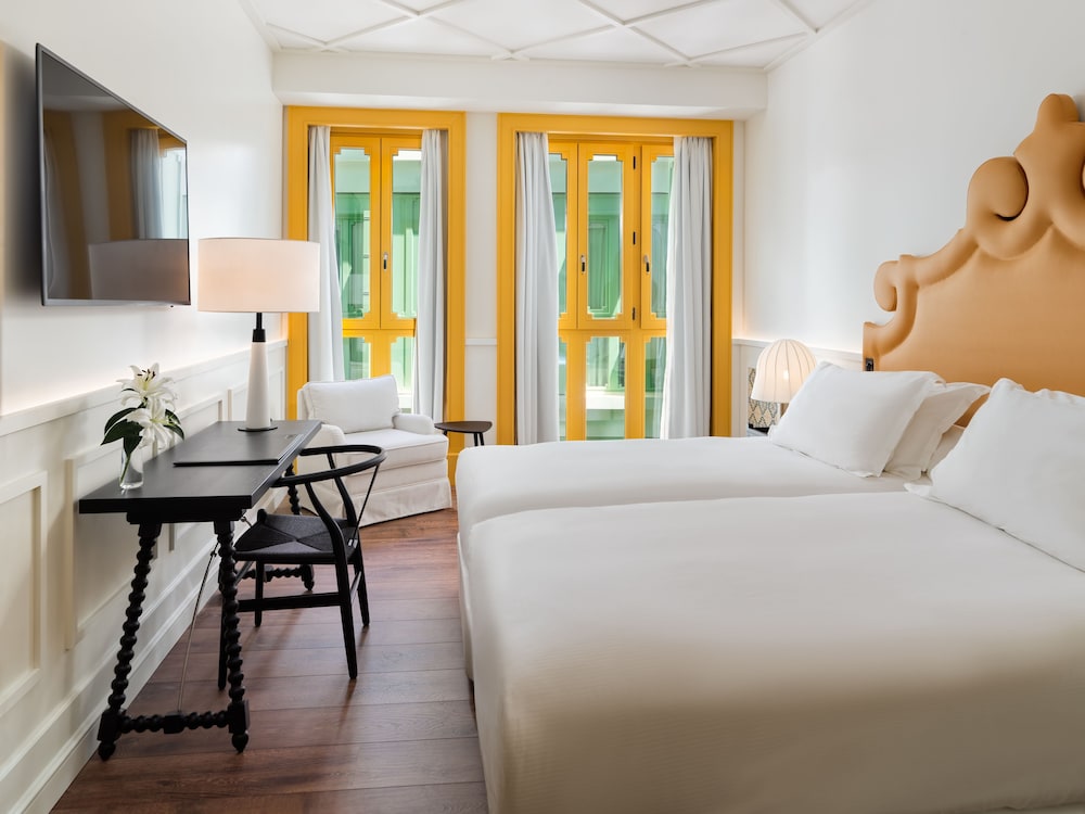 H10 Casa de la Plata — Hotel rooms in Seville, Andalusia